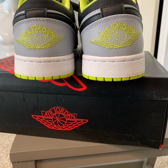 Air Jordan 1 Low - Picture 5 of 12